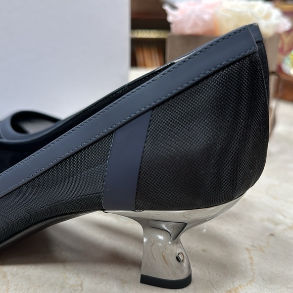 FENDI COLIBRÌ NAVY MESH PUMPS WITH LEATHER TRIM AND SHINY GUNMETAL HEEL 38/8 - Picture 7 of 11